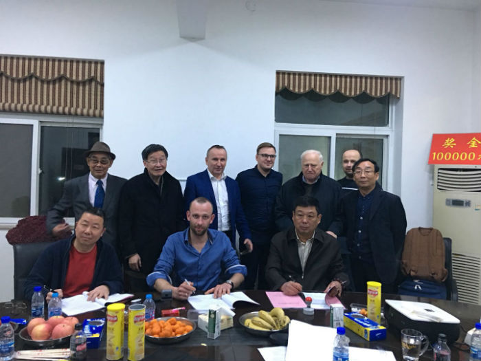 2018年3月与波兰客户签订合同.jpg